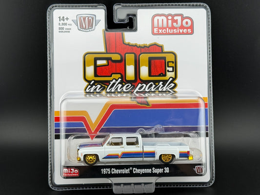 M2 1975 Chevrolet Cheyenne Super 30 Dually C10s In The Park