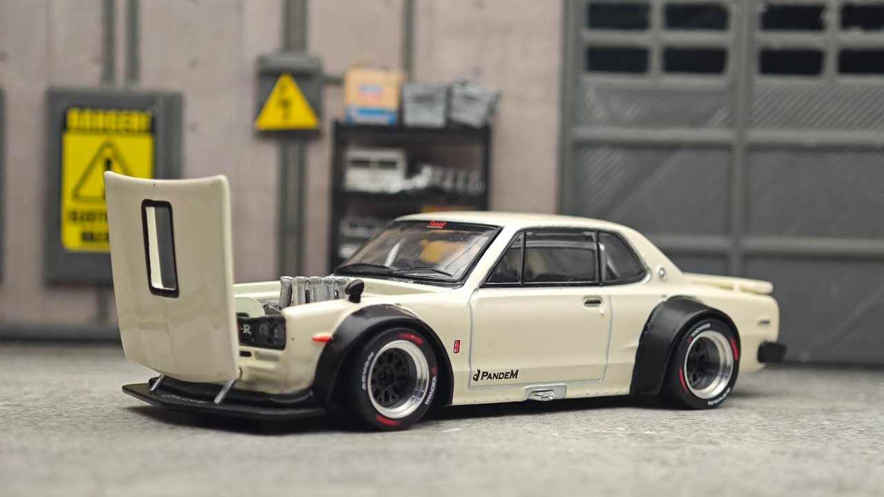 Pop Race 1:64 Nissan GT-R V8 Drift HAKOSUKA White